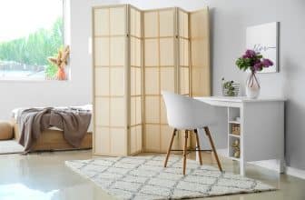 Zimmer mit Raumteiler